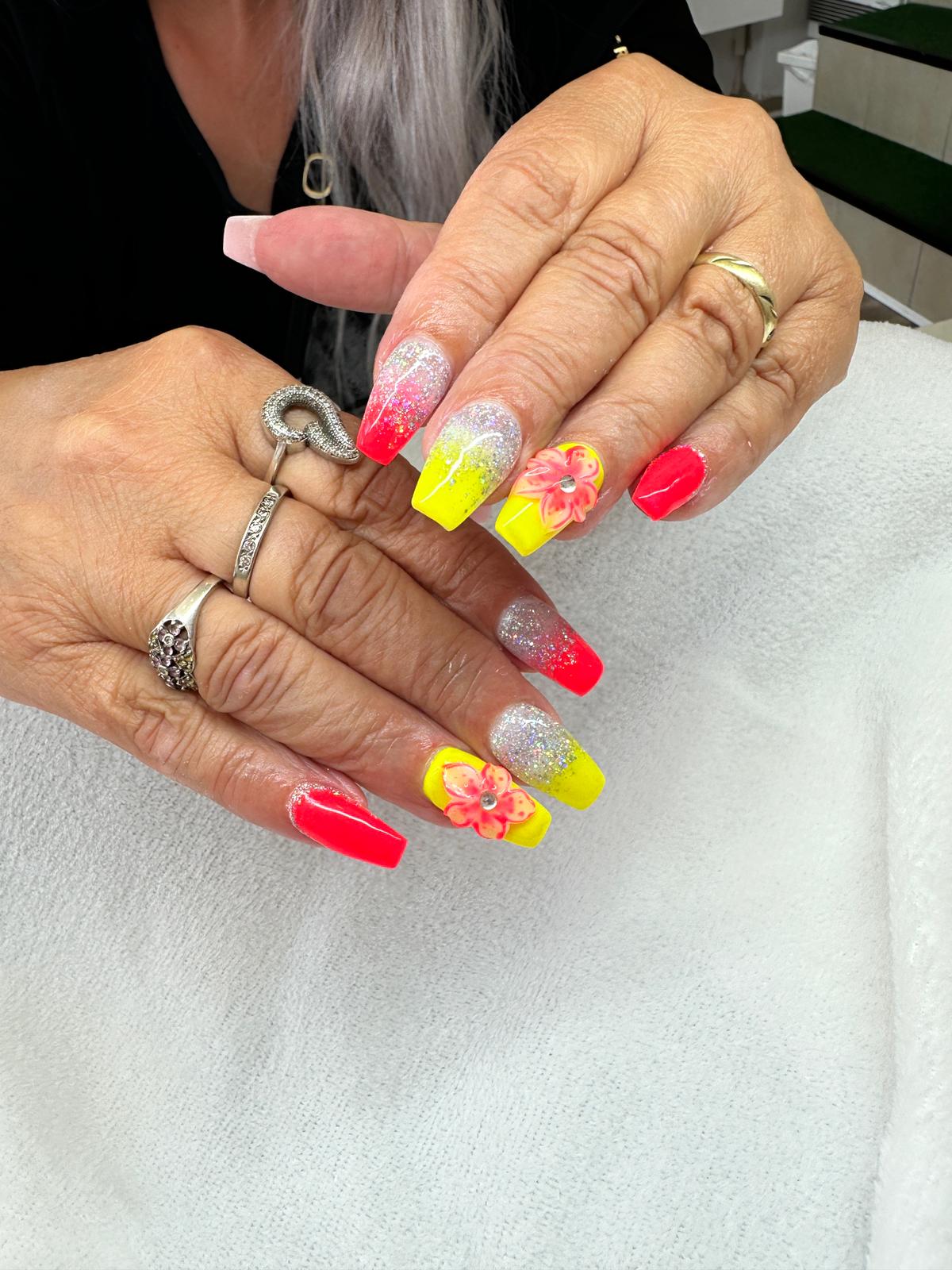 Green Nails Care & Beauty 5